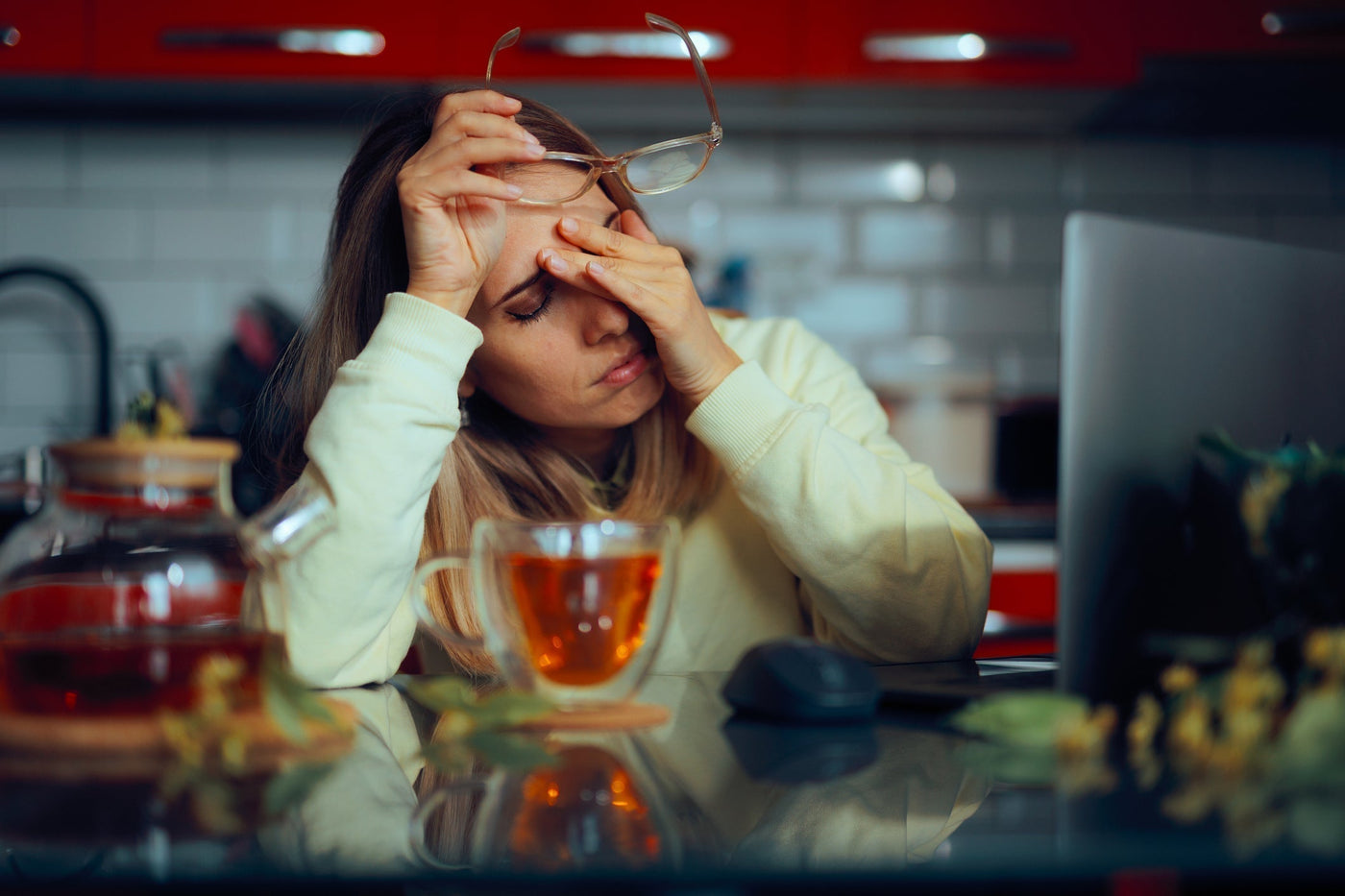 image showing an active, energetic person previously and is now a tired, fatigued person with brain fog - illustrating symptoms associated with elevated reverse T3 and thyroid imbalance.